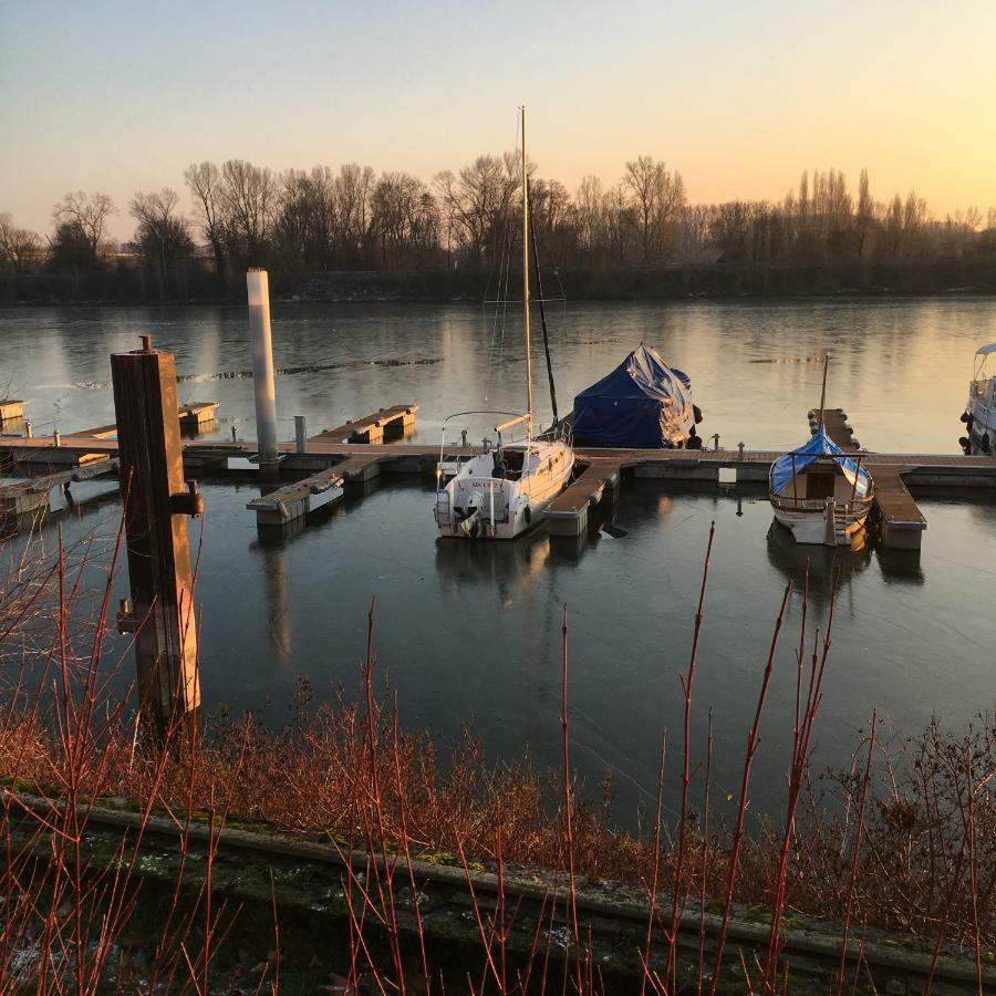 Schmuckkaestle Am Hafen * Wiesbaden