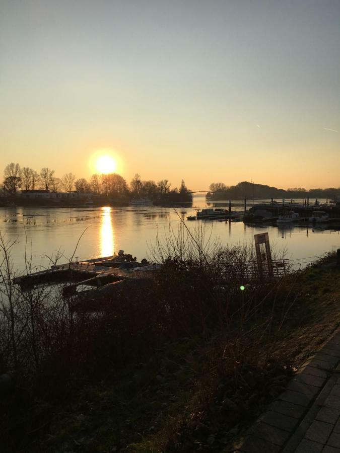 Schmuckkaestle Am Hafen * Wiesbaden