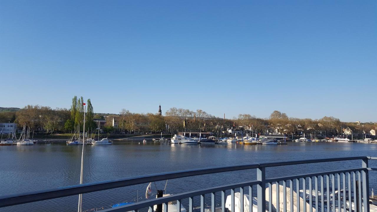 Schmuckkaestle Am Hafen * Wiesbaden